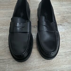 Elegant Black Leather Loafers